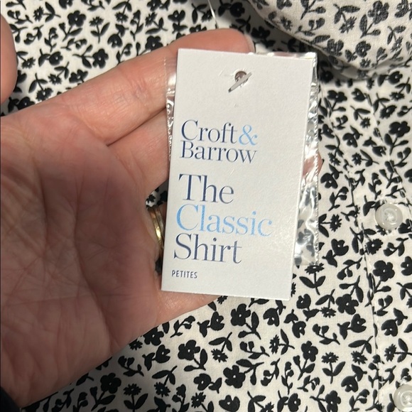 Croft & Barrow Black and White Patterned Button-Up Shirt - Picture 6 of 7